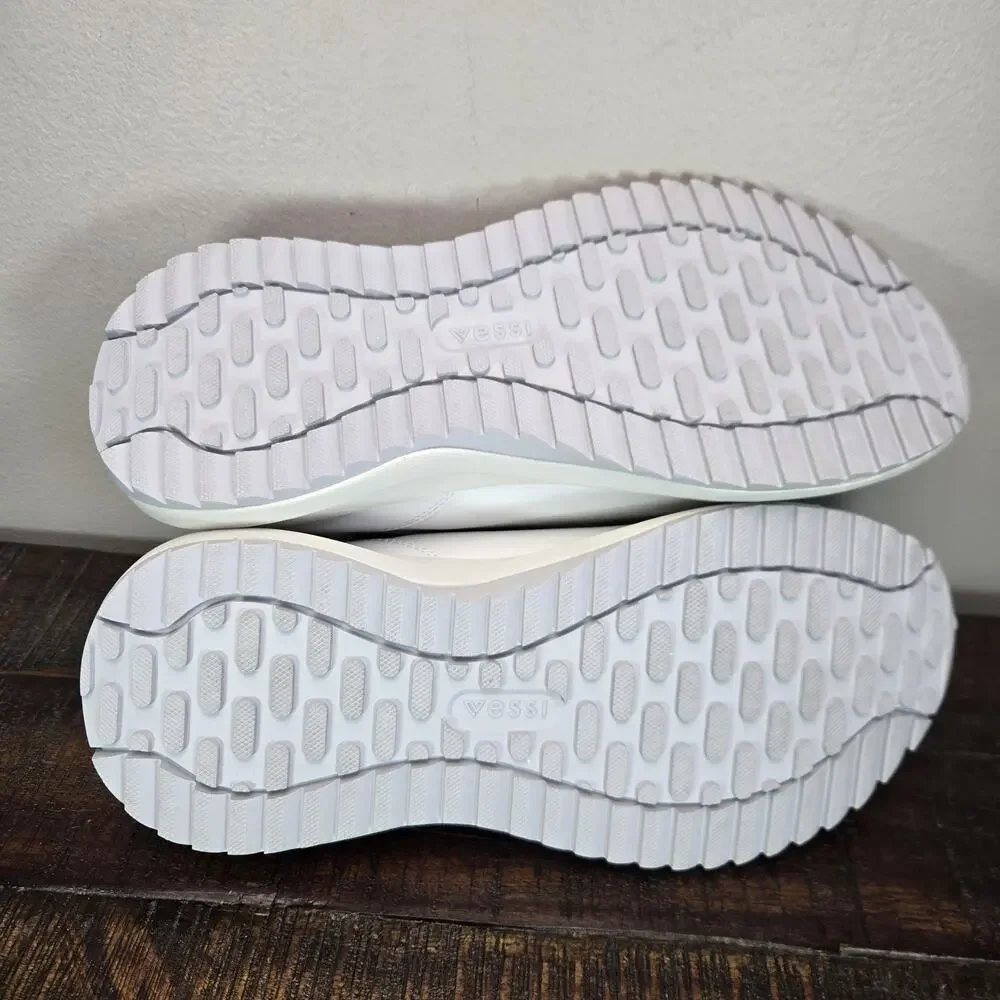 Vessi Stormburst Lowtop Womens Size 8 Waterproof Shoes Sneakers Hiking White